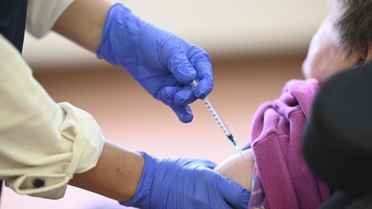 Největší flákači v očkování proti koronaviru? Francie a Nizozemsko
